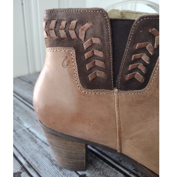 OluKai | NEW Kamahoi Heeled Ankle Boots in Clay (Brown Leather) Size Women's 9 - Picture 3 of 16